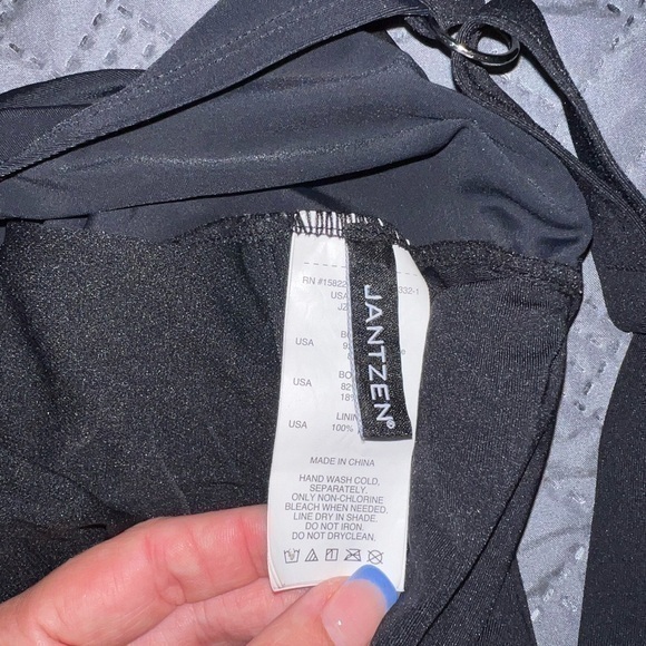 Jantzen Tummy Control Black Ruffled Swimsuit One Piece‎ Women's 16W - Picture 2 of 4
